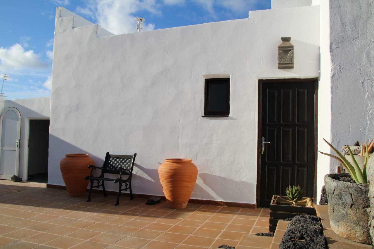 Casa Caldera Guiguan Villa Tinajo Bagian luar foto